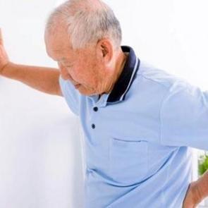 Ge&ccedil;im sıkıntısı ger&ccedil;ekten bel b&uuml;k&uuml;yormuş! Para sıkıntısı &ccedil;ekmek sırt ağrısını kronikleştiriyor