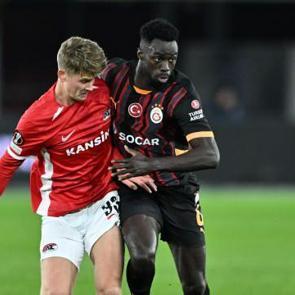 Hollanda basınında g&uuml;ndem Galatasaray! Dikkat &ccedil;eken Fenerbah&ccedil;e kıyası 
