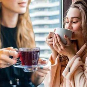 T&uuml;m g&uuml;n&uuml;n enerjisini etkiler: Sabahları ilk kahve mi, &ccedil;ay mı i&ccedil;ilmeli?