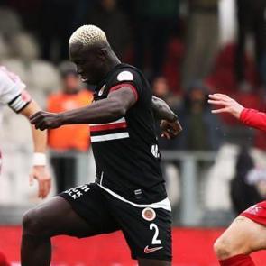 &Uuml;mraniyespor ile Gen&ccedil;lerbirliği puanları paylaştı