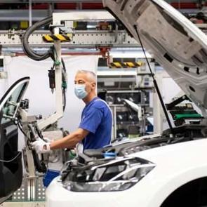 Otomotiv sekt&ouml;r&uuml;nde "duyarlılık" sipariş eksikliğiyle hızla k&ouml;t&uuml;leşiyor