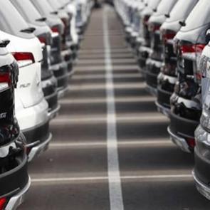 Araba alırken bu renklere dikkat! En &ccedil;ok kazayı yapan renk...