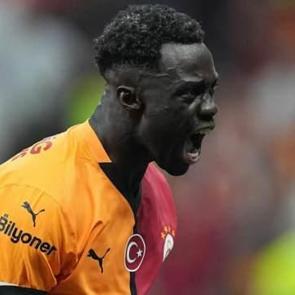 77 Milyon Euro'luk yıldız, Fenerbah&ccedil;e i&ccedil;in Davinson'a danıştı: Geleyim mi?