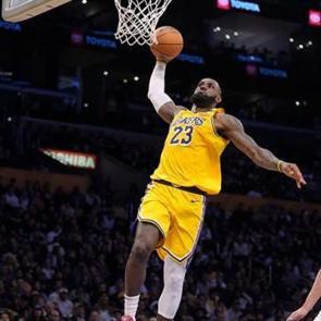 LeBron James, Kareem Abdul-Jabbar'ın rekorunu kırdı