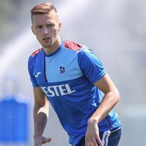 Yıldız isimle yollar ayrıldı! Trabzonspor s&ouml;zleşmesini feshetti