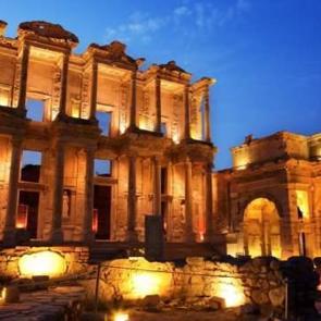 Yıldızlar altında tarihi bir yolculuk: Efes Antik Kenti