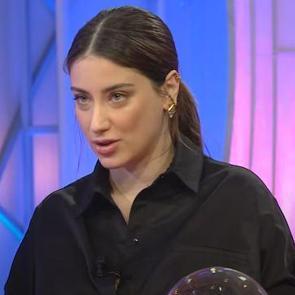 Hazal Kaya apar topar bı&ccedil;ak altına yattı! "1,5 yıldır canıma kastediyordu"