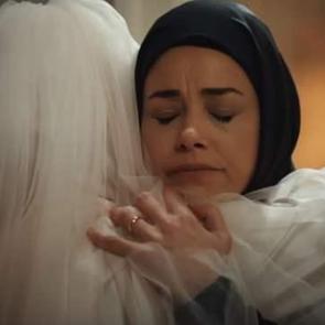 &Ouml;zg&uuml; Namal g&ouml;zyaşlarına hakim olamadı! "&Ccedil;ok utandım!"