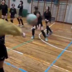 Minik voleybolculardan beğeni toplayan antrenman