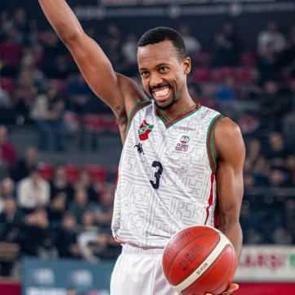 Basketbolda flaş transfer! S&ouml;zleşmesini feshedip Fenerbah&ccedil;e ile anlaştı