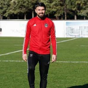32 yaşındaki futbolcu, 1. Lig tarihine ge&ccedil;ti