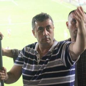 Fenerbah&ccedil;e trib&uuml;n liderlerinden İbrahim G&uuml;m&uuml;ştekin silahlı saldırıya uğradı