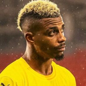 Galatasaray'da teknik heyetin y&uuml;z&uuml;n&uuml; g&uuml;ld&uuml;ren Mario Lemina gelişmesi