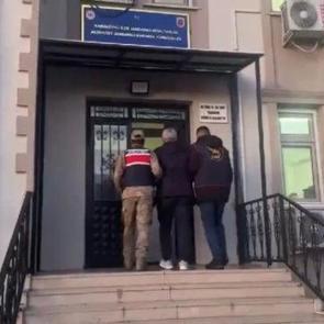 Hırsız, otomobilin camındaki yazı sayesinde yakalandı