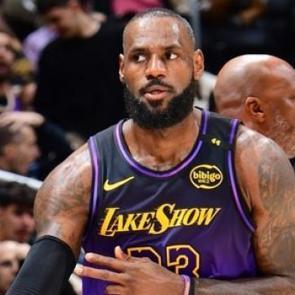LeBron James 38 sayı ile alev aldı! Lakers, evinde hata yapmadı