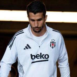 Necip Uysal sezon sonunda futbolu bırakacağını a&ccedil;ıkladı! 'Kalp kırıklığım var'