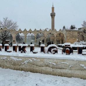 Şanlıurfa beyaza b&uuml;r&uuml;nd&uuml;: Tarihi b&ouml;lgeler mest etti!