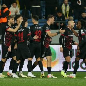 S&uuml;per Lig ekibi Gen&ccedil;lerbirliği kongrelere doymuyor! Kul&uuml;p se&ccedil;imli genel kurul yapacak