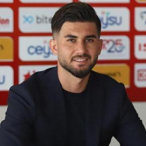 Takımıyla Avrupa'da oynuyordu! S&uuml;per Lig'den 2. Lig'e transfer oldu