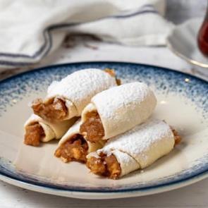 Çay saatlerinin vazgeçilmezi: Elmalı rulo kurabiye