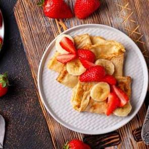 Tatlı krizlerine hızlı çözüm: Çikolatalı meyveli krep tarifi