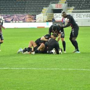 &Ccedil;orum FK, İstanbulspor'u 3 golle devirdi