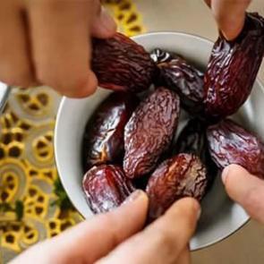 Her g&uuml;n 2 hurma yemenin 6 faydası!