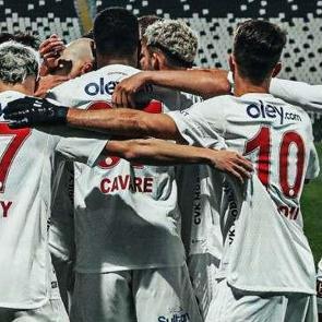 &Uuml;mraniyespor, Manisa'da 3 golle kazandı