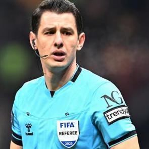 Beşiktaş-Galatasaray derbisi i&ccedil;in taraftarları kızdıracak hakem!