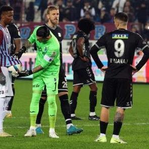 Penaltıyı Uğurcan kullanmak istedi! Sahada gerginlik &ccedil;ıktı