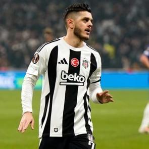 Beşiktaşlı yıldız i&ccedil;in transfer a&ccedil;ıklaması! Yeni sezondaki adresini duyurdu