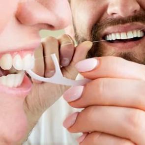 Haftada en az bir kez diş ipi kullanımı felç riskini azaltıyor!