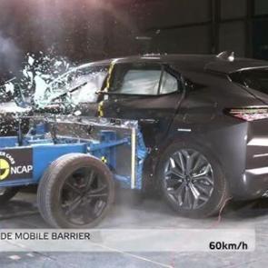 Kaya gibi sağlam! İşte dünyanın en güvenli otomobilleri....