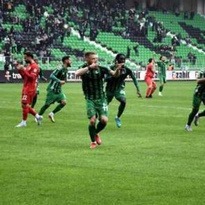 Sakaryaspor'dan kritik galibiyet!