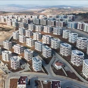 Deprem bölgesindeki konut ve iş yerleri hak sahiplerine teslim edilecek