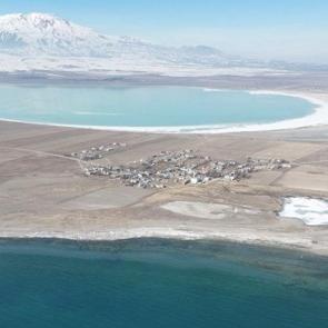 İki göle de kıyısı var: Bu köyün manzarası ömre bedel!