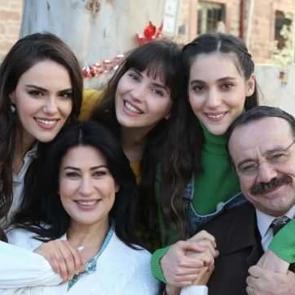 Oyuncu Almila Ada evleniyor! Merak edilen eşi...