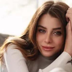 Yeni dizi i&ccedil;in el sıkışmıştı! Oyuncu İlayda Alişan tesett&uuml;re girdi