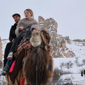 Balon umuduyla gelip deveye bindiler: Endonezya’dan gelen var! Deve turu fiyatı açıklandı