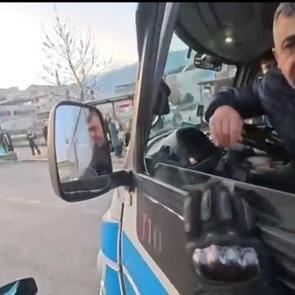 Bursa&rsquo;da &lsquo;lan&rsquo; kavgası! El frenini &ccedil;ekip ara&ccedil;tan indi