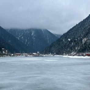 G&ouml;l diye gelip buz manzarasıyla karşılaştılar