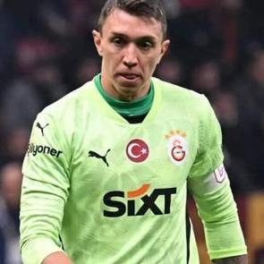 Muslera i&ccedil;in kul&uuml;p başkanından a&ccedil;ıklama: Yapılan teklif devasa 