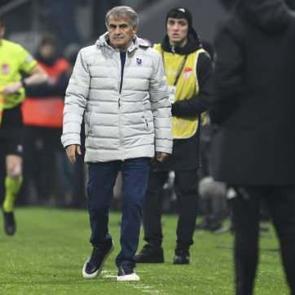 Şenol G&uuml;neş, Beşiktaşlıların g&ouml;nl&uuml;n&uuml; fethetti! Trabzonspor'un gol&uuml;ne sevinmedi