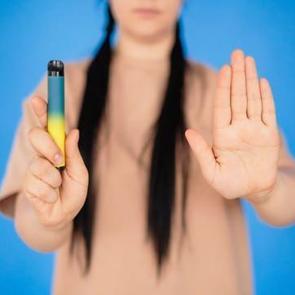 Tehlike sa&ccedil;ıyor! Sigaradan bile daha zararlı: Elektronik puff, o hastalığı tetikliyor