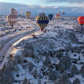 18 günün ardından yeniden! Sıcak hava balonları gökyüzünü renklendirdi