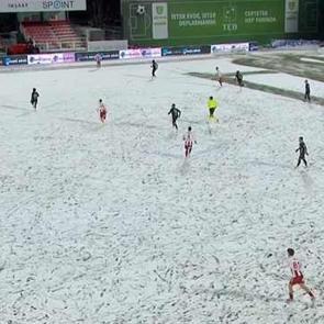 1. Lig'de oynanan &Uuml;mraniyespor-Sakaryaspor ma&ccedil;ına kar arası!