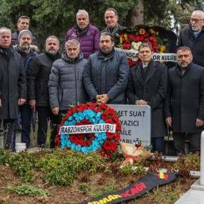 Ahmet Suat &Ouml;zyazıcı kabri başında anıldı