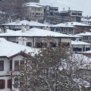 Dünya buraya akın ediyor: “Osmanlı’nın parmak izi” beyaza büründü