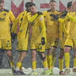 İstanbulspor, Karag&uuml;mr&uuml;k engelini 2 farkla ge&ccedil;ti