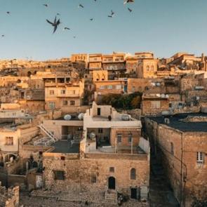 Taşla şekillenen inançla yaşayan şehir: Mardin